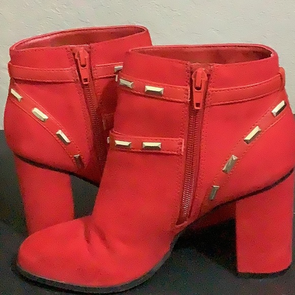 Thalia Sodi Red Ankle Booties with Glossy Finish - Picture 4 of 8